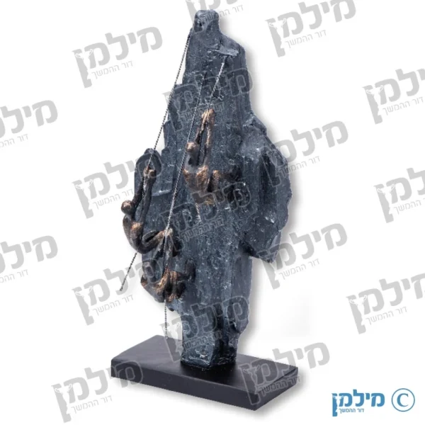 פסלון "לגעת בפסגה"