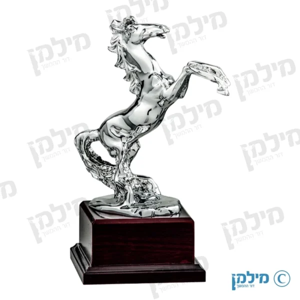 פסלון סוס קופץ