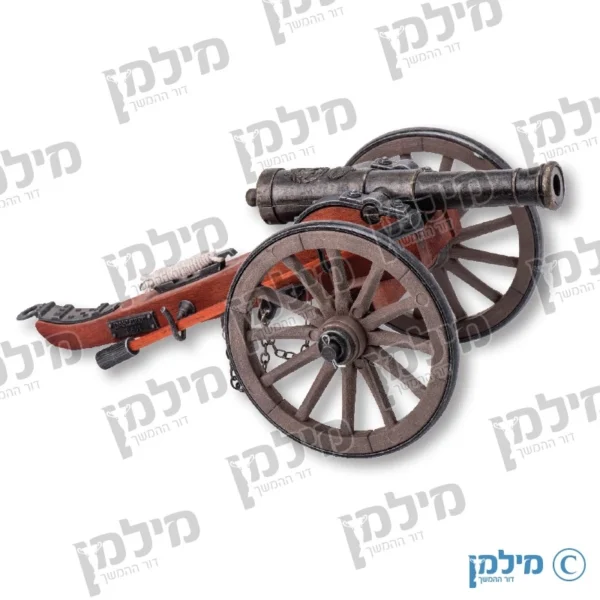 פסלון תותח בשילוב עץ