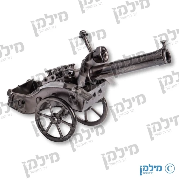 פסלון תותח מתכתי