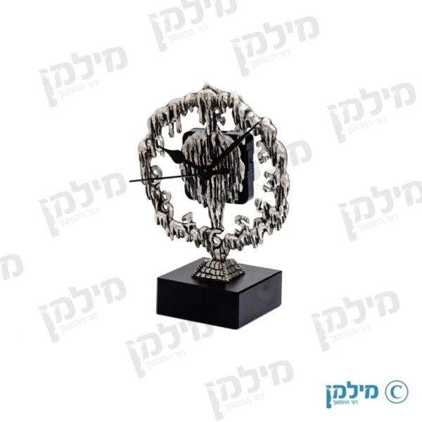 שעון ביציקת מתכת